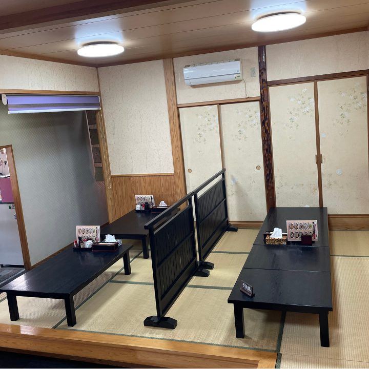 入口から見て左側のお座敷